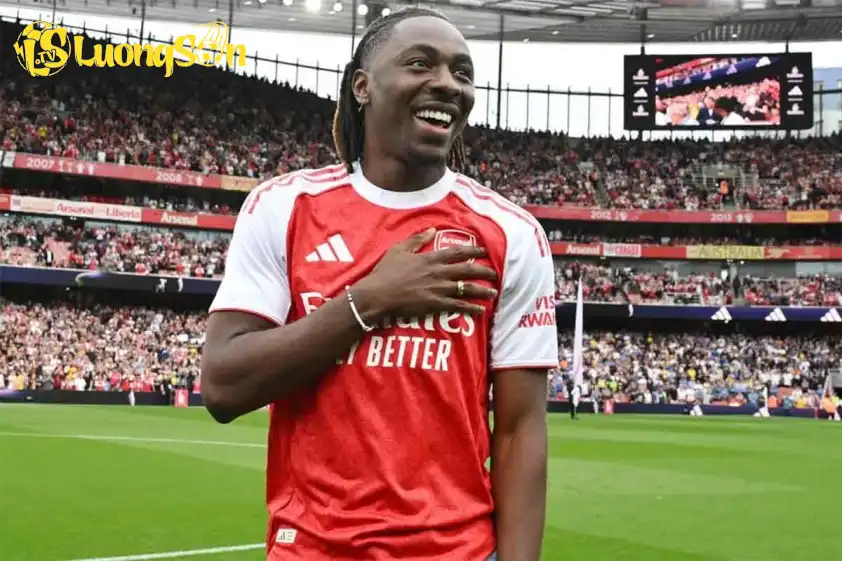 Tottenham lại thêm một lần cay đắng nhìn mục tiêu của mình khoác áo đại kình địch (Ảnh: Arsenal). Tottenham lại thêm một lần cay đắng nhìn mục tiêu của mình khoác áo đại kình địch (Ảnh: Arsenal).