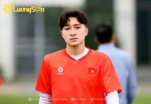 viet kieu mai cong thanh len tuyen u17 viet nam 6890be74d234a