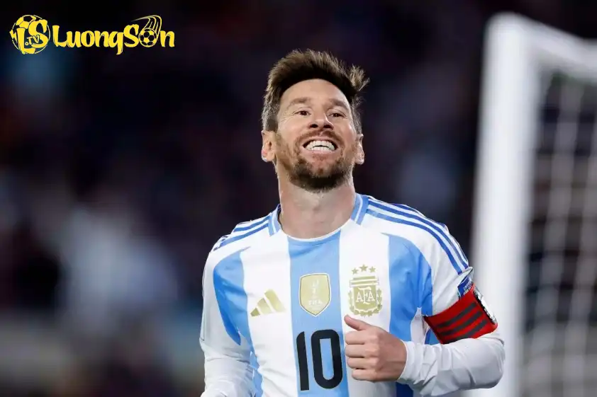 Messi vừa có trận đấu cuối cùng trên sân nhà Argentina (Ảnh: Sports).