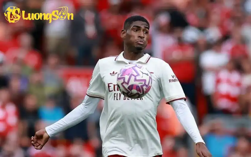 Arteta đánh giá cao màn trình diễn của tân binh Cristhian Mosquera trong trận đấu với Liverpool (Ảnh: Arsenal FC). Arteta đánh giá cao màn trình diễn của tân binh Cristhian Mosquera trong trận đấu với Liverpool (Ảnh: Arsenal FC).