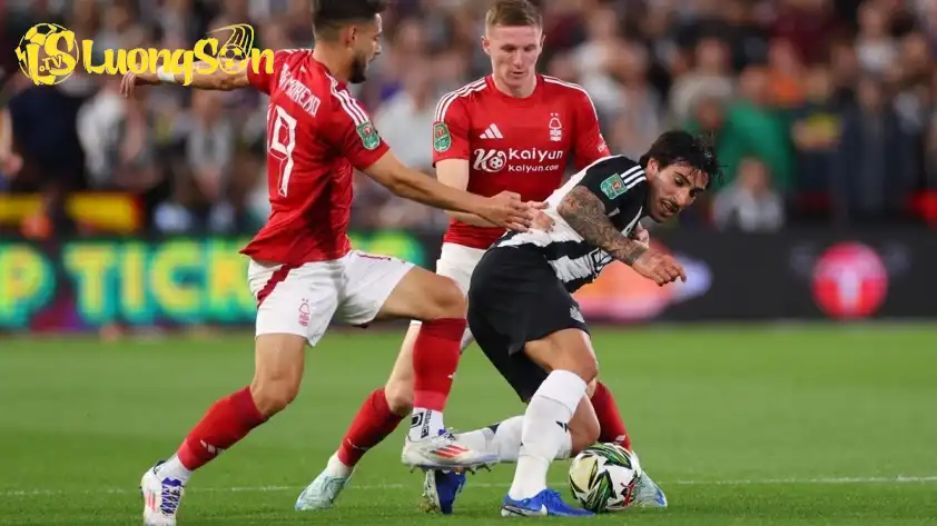 Newcastle tự tin tiếp đón Nottingham.