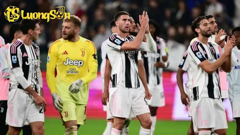 Juventus từng bị phạt nặng vì sai phạm tài chính trong quá khứ (Ảnh: Mirror) Juventus từng bị phạt nặng vì sai phạm tài chính trong quá khứ