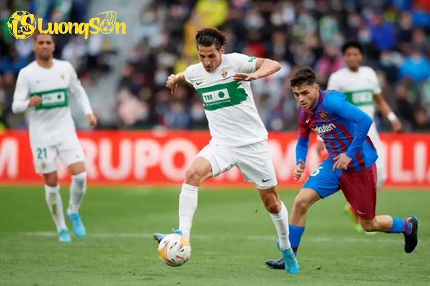 Elche gặp ngọn núi thật sự là Barca. (Ảnh: Internet) Elche gặp ngọn núi thật sự là Barca.
