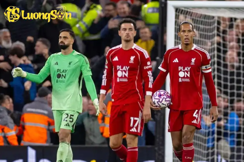 Arne Slot cho rằng Liverpool vẫn đang học cách kiểm soát tình huống cố định Arne Slot cho rằng Liverpool vẫn đang học cách kiểm soát tình huống cố định